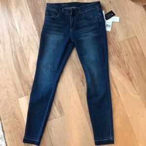 Ankle skinny jeans w/ raw hem NWT